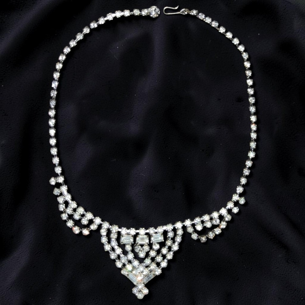 Vintage 1950s Rhinestone Festoon Bib Choker 15"